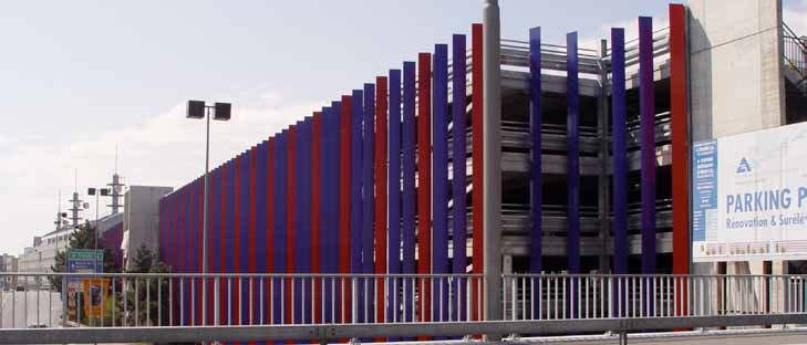 Structure de façade métallique colorée réalisée par Javier Gomez